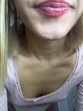 Snapshot of SweetBunnyGF chatting on 12/21/25, 11:01 SweetBunnyGF online show from 12/21/25, 11:01