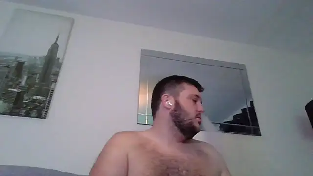 Snapshot of jakecummings69 chatting on 12/15/25, 04:44 jakecummings69 online show from 12/15/25, 04:44