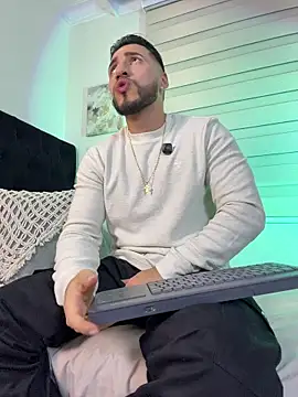 Thiago Hill online show from 02/11/26, 01:43