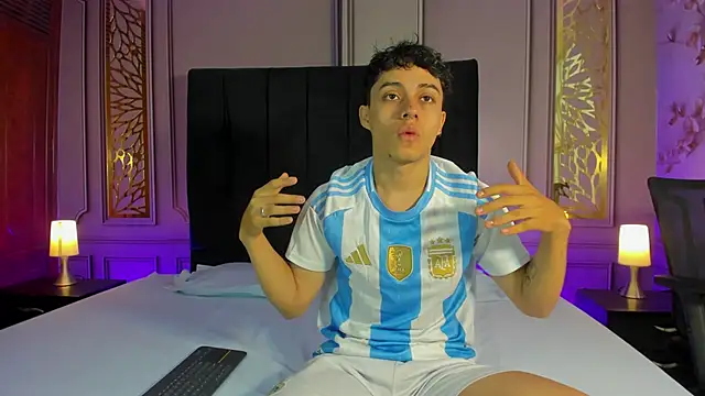 Dani rivass online show from 11/10/25, 11:42