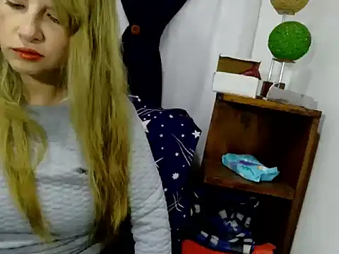 Snapshot of katioska25 chatting on 10/15/25, 01:11 katioska25 online show from 10/15/25, 01:11