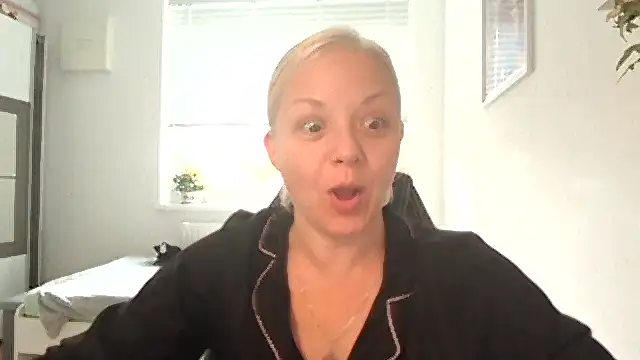 Linsy Kim online show from 10/16/25, 07:31