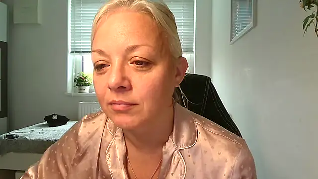 Linsy Kim online show from 10/25/25, 07:05