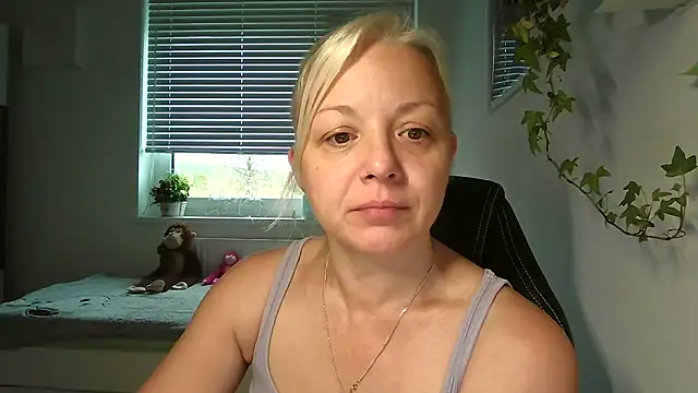 Linsy Kim online show from 11/09/25, 06:55