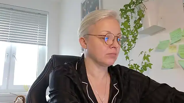 Linsy Kim online show from 03/01/26, 08:38