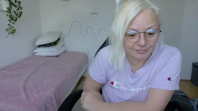 Linsy Kim online show from 04/30/26, 08:31