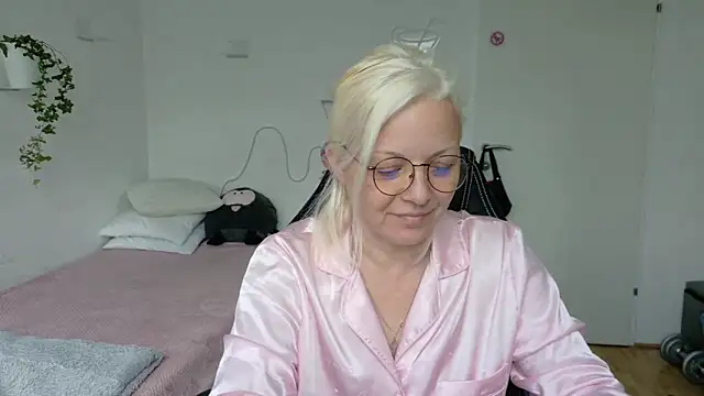 Linsy Kim online show from 05/13/26, 09:28