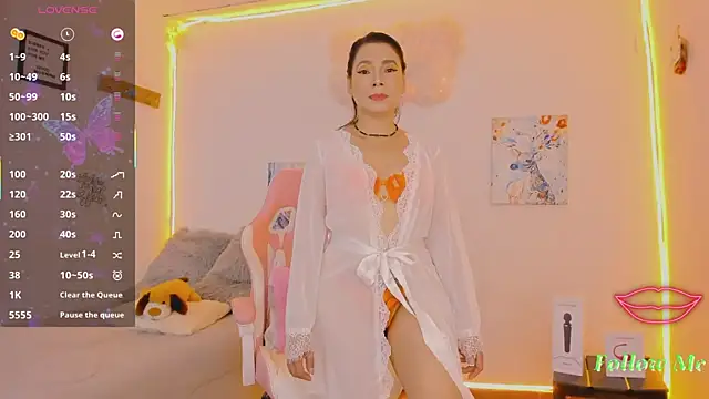 milfAaura online show from 05/23/26, 02:17