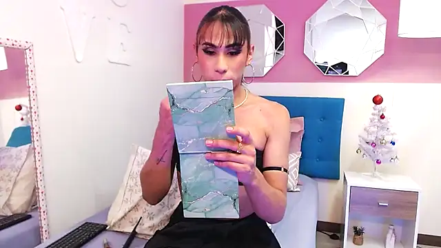 NicoletBlossom online show from 11/28/25, 08:22