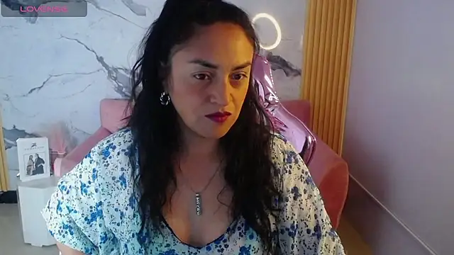 Snapshot of tamara_ch1 chatting on 10/01/25, 03:23 tamara ch1 online show from 10/01/25, 03:23