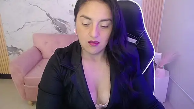 tamara ch1 online show from 10/31/25, 03:18