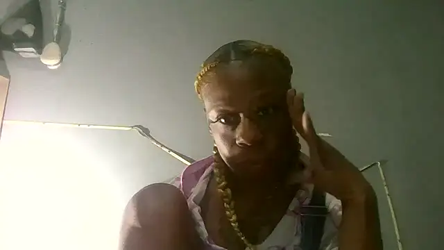 Snapshot of Tishrella6 chatting on 04/23/26, 03:52 Tishrella6 online show from 04/23/26, 03:52