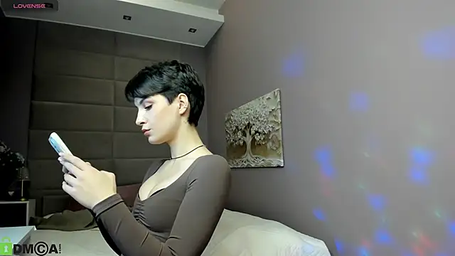 Adeline Perle online show from 10/10/25, 01:48