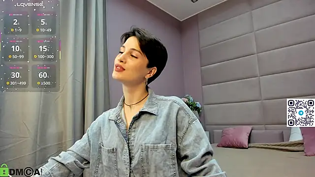 Adeline Perle online show from 10/10/25, 11:26