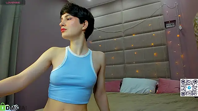 Adeline Perle online show from 11/05/25, 01:16