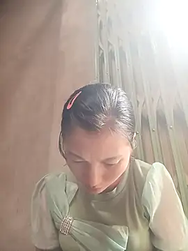 Snapshot of YAYAA-502 chatting on 10/15/25, 03:28 YAYAA-502 online show from 10/15/25, 03:28