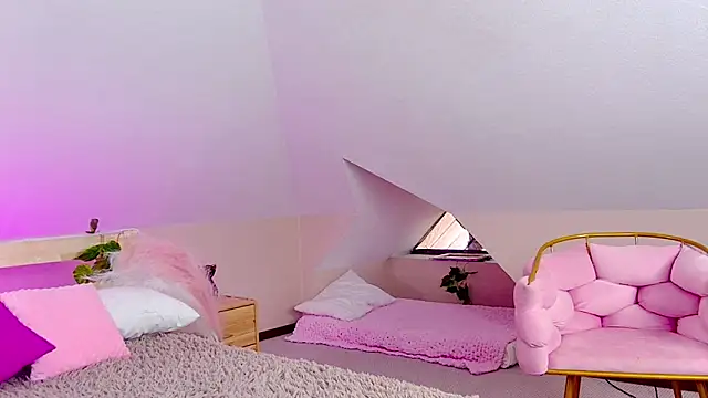 Liann Stark online show from 10/28/25, 07:01