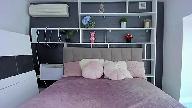 SabrinaSharm online show from 09/23/25, 12:08