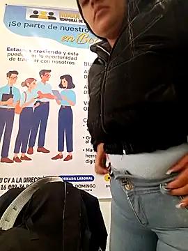 Snapshot of MAYE__13 chatting on 11/26/25, 11:55 MAYE 13 online show from 11/26/25, 11:55