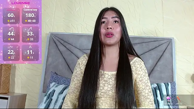 Snapshot of luna_maisonn chatting on 06/08/26, 12:49 luna maisonn online show from 06/08/26, 12:49