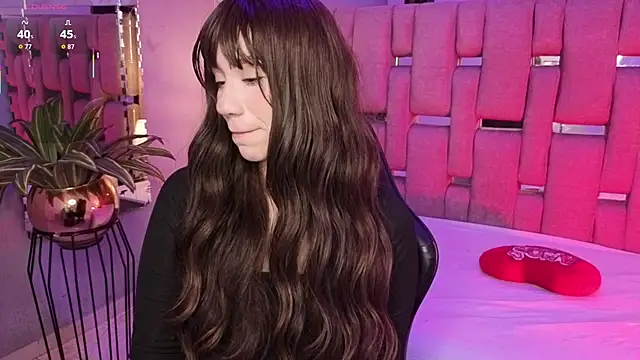 Snapshot of ZharaLux chatting on 01/17/26, 12:32 ZharaLux online show from 01/17/26, 12:32