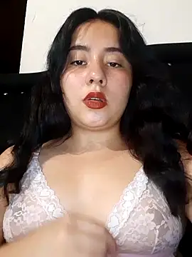 Snapshot of Yuli-27 chatting on 02/12/26, 03:23 Yuli-27 online show from 02/12/26, 03:23