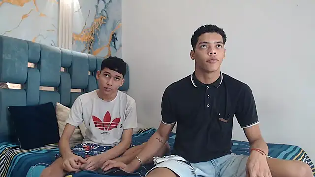Snapshot of PRETTY_FEM chatting on 04/02/26, 01:36 PRETTY FEM online show from 04/02/26, 01:36