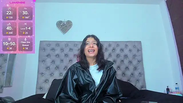 Georgina Ferri  online show from 11/24/25, 05:23