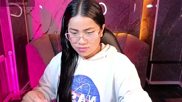 Victoria b  online show from 10/30/25, 07:58