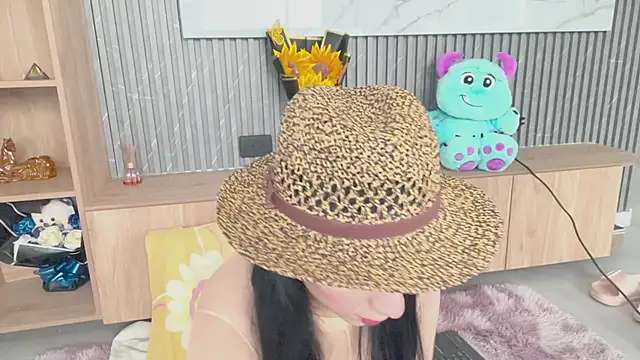 greciadom555 online show from 10/17/25, 04:09