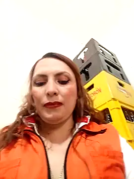 Snapshot of VERONICA__03 chatting on 12/15/25, 05:50 VERONICA 03 online show from 12/15/25, 05:50