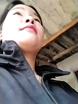 lylylove online show from 10/29/25, 12:35