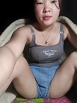 Snapshot of lylylove chatting on 06/18/26, 01:39 lylylove online show from 06/18/26, 01:39