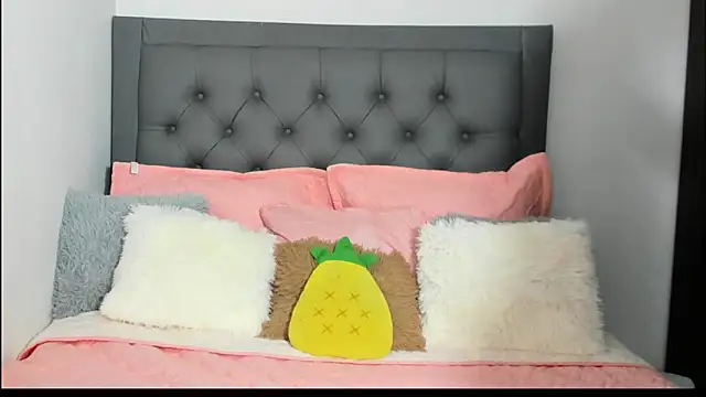 Snapshot of ImSofia222_ chatting on 03/06/26, 11:12 ImSofia222 online show from 03/06/26, 11:12