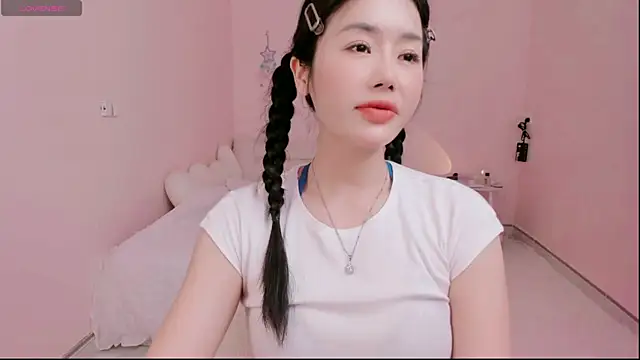 Snapshot of strawberry-ni chatting on 09/19/25, 04:58 strawberry-ni online show from 09/19/25, 04:58