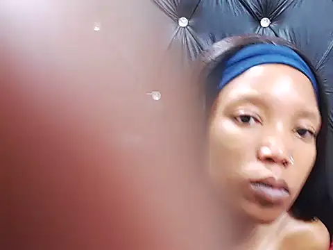 AppleAss02 online show from 11/28/25, 08:44