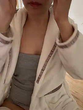 xiiuuff18 online show from 04/25/26, 12:35