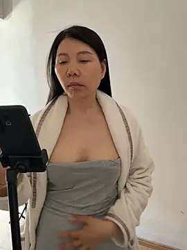 xiiuuff18 online show from 04/26/26, 01:47