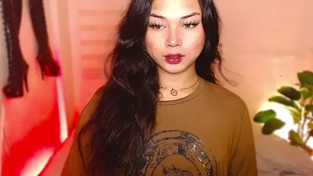 Snapshot of MissRumi_Hunter chatting on 12/16/25, 06:57 MissRumi Hunter online show from 12/16/25, 06:57