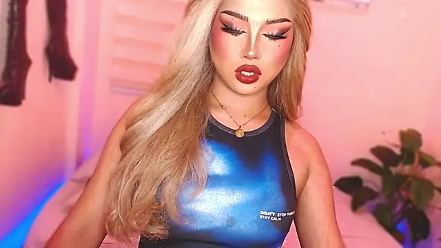 Snapshot of MissRumi_Hunter chatting on 12/20/25, 08:32 MissRumi Hunter online show from 12/20/25, 08:32