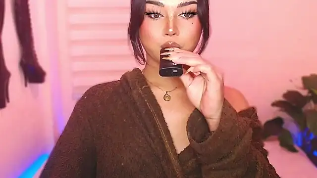 Snapshot of MissRumi_Hunter chatting on 12/21/25, 12:01 MissRumi Hunter online show from 12/21/25, 12:01