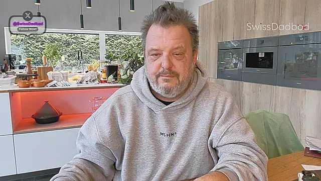 Snapshot of SwissDadbod chatting on 12/19/25, 03:08 SwissDadbod online show from 12/19/25, 03:08