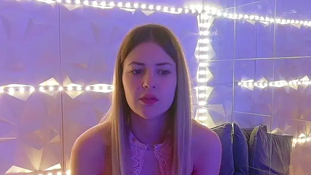 Aishha  online show from 12/15/25, 05:34