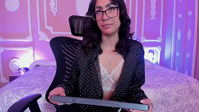 aitana johns online show from 10/04/25, 03:21