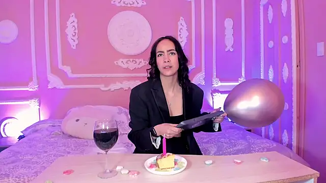 aitana johns online show from 10/22/25, 12:16