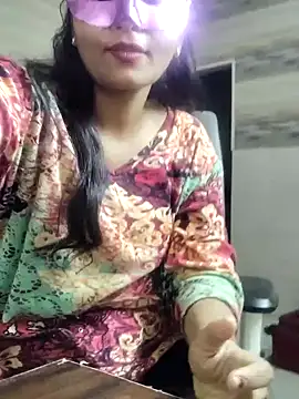  LoveBirds online show from 05/03/26, 05:30