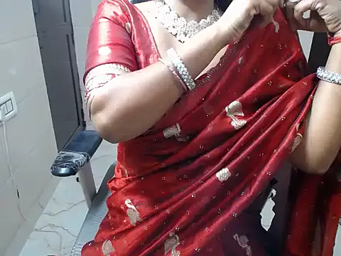  LoveBirds online show from 05/07/26, 04:56