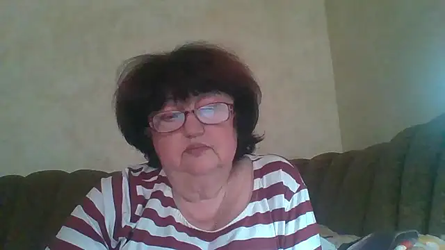 Snapshot of MilaSky5303 chatting on 09/19/25, 02:29 MilaSky5303 online show from 09/19/25, 02:29