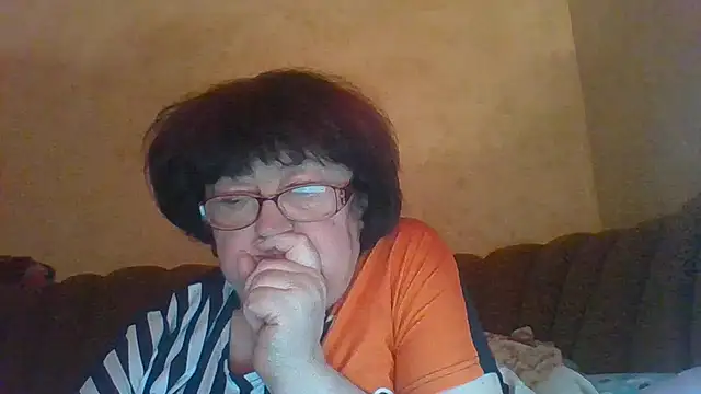 Snapshot of MilaSky5303 chatting on 09/21/25, 11:28 MilaSky5303 online show from 09/21/25, 11:28