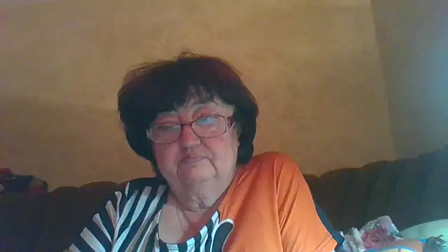 Snapshot of MilaSky5303 chatting on 09/29/25, 08:24 MilaSky5303 online show from 09/29/25, 08:24